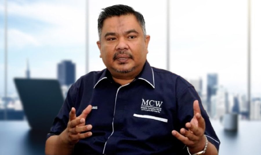 மூத்த அதிகாரிகளில் ஒருவராக இருக்க வேண்டும்