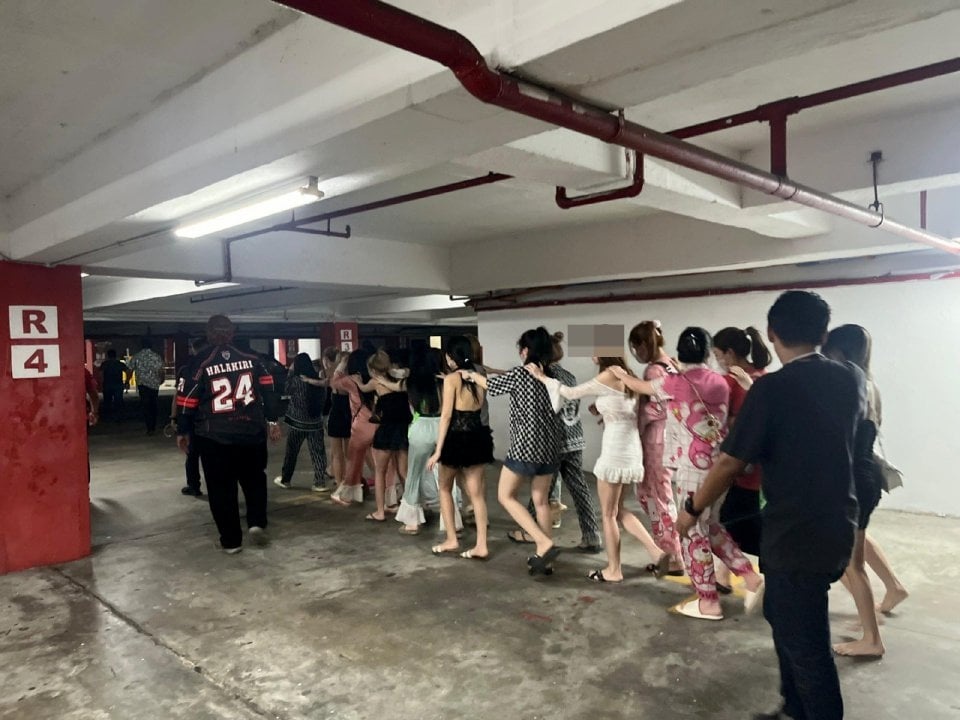 விபச்சாரத்திலிருந்து 10 பெண்கள் மீட்கப்பட்டனர்