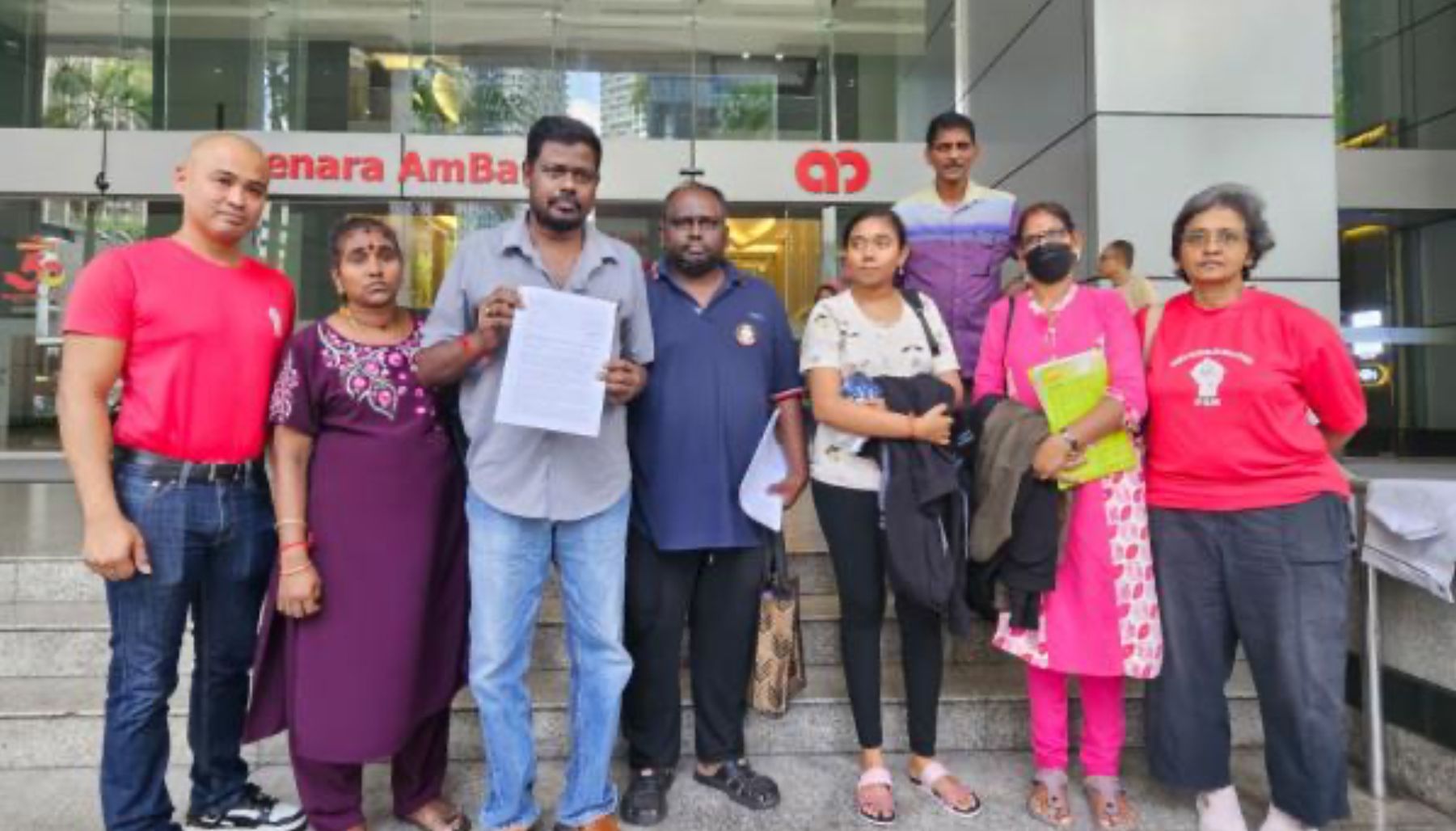 கோமகனின் வீட்டை ஏலம் விடுவதை எம்பாங்க் ஒத்தி வைத்தது