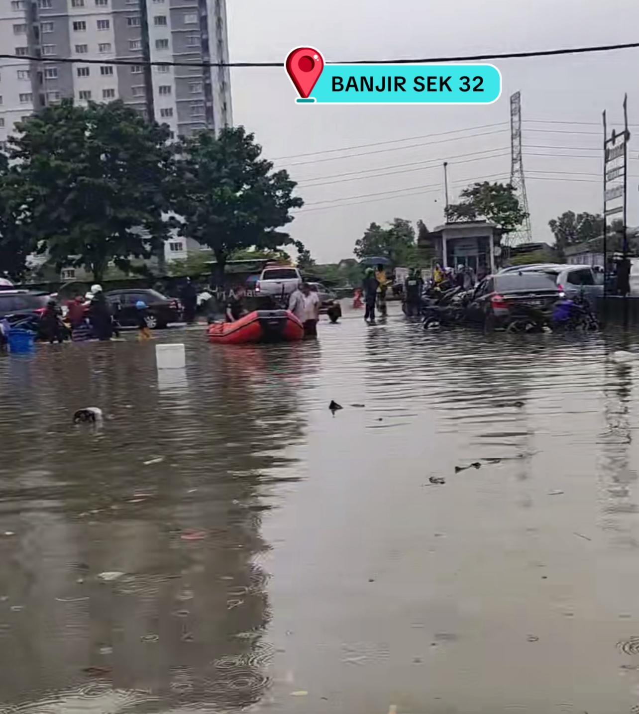 கனத்த மழை, ஷா ஆலாமில் பல்வேறு பகுதிகள் வெள்ளக் காடானது