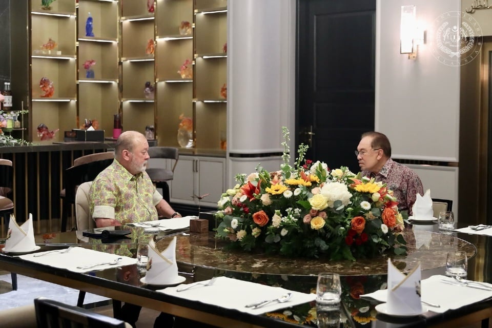 மாமன்னர் சுல்தான் இப்ராஹிமைச் சந்தித்தார் பிரதமர் அன்வார் இப்ராஹிம்