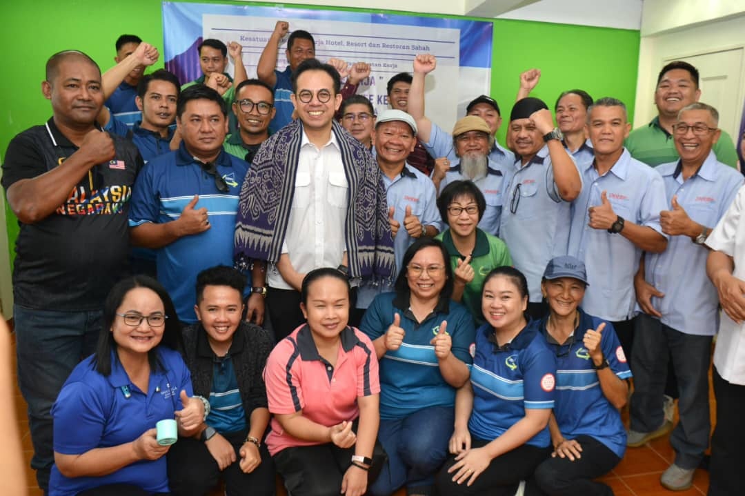 30 ஆவது தொழிற்சங்கத்தின் பொறுப்பாளர்களைச் சந்தித்தார் மனித வள அமைச்சர் ஸ்டீவன் சிம்