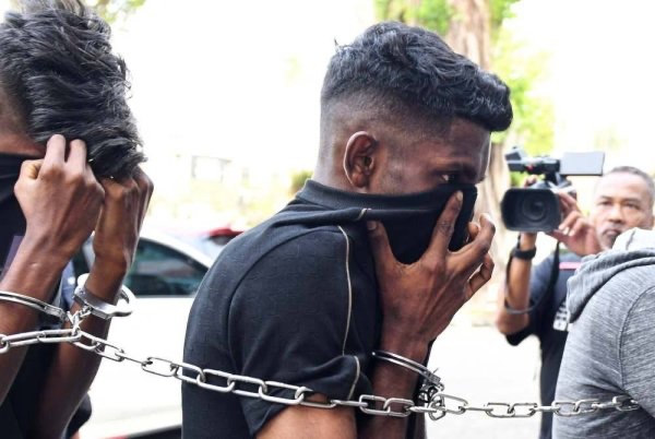 போலீஸ்காரரைக் கடித்து காயப்படுத்தியதாக லோரி உதவியாளர் மீது குற்றச்சாட்டு