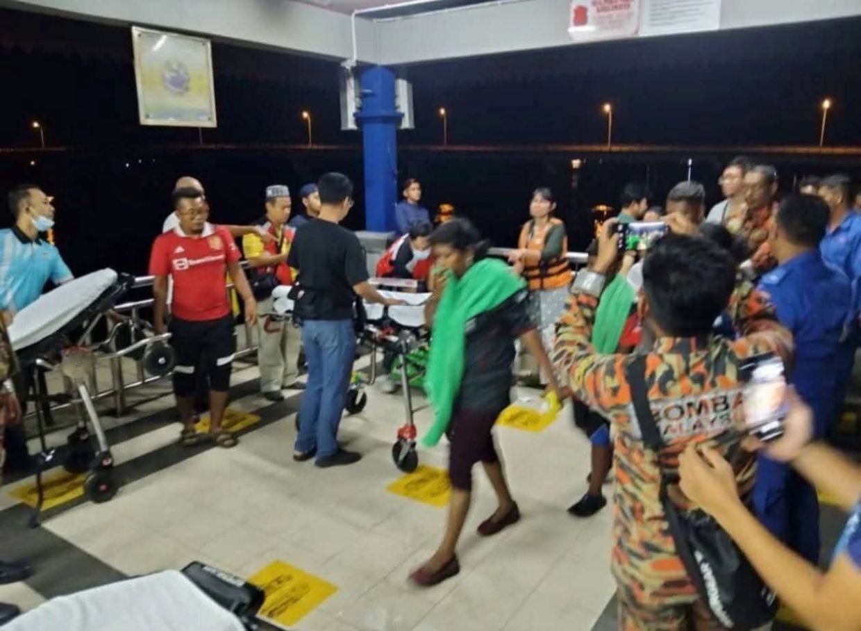 படகு கவிழ்ந்ததில் மூவர் மரணம்