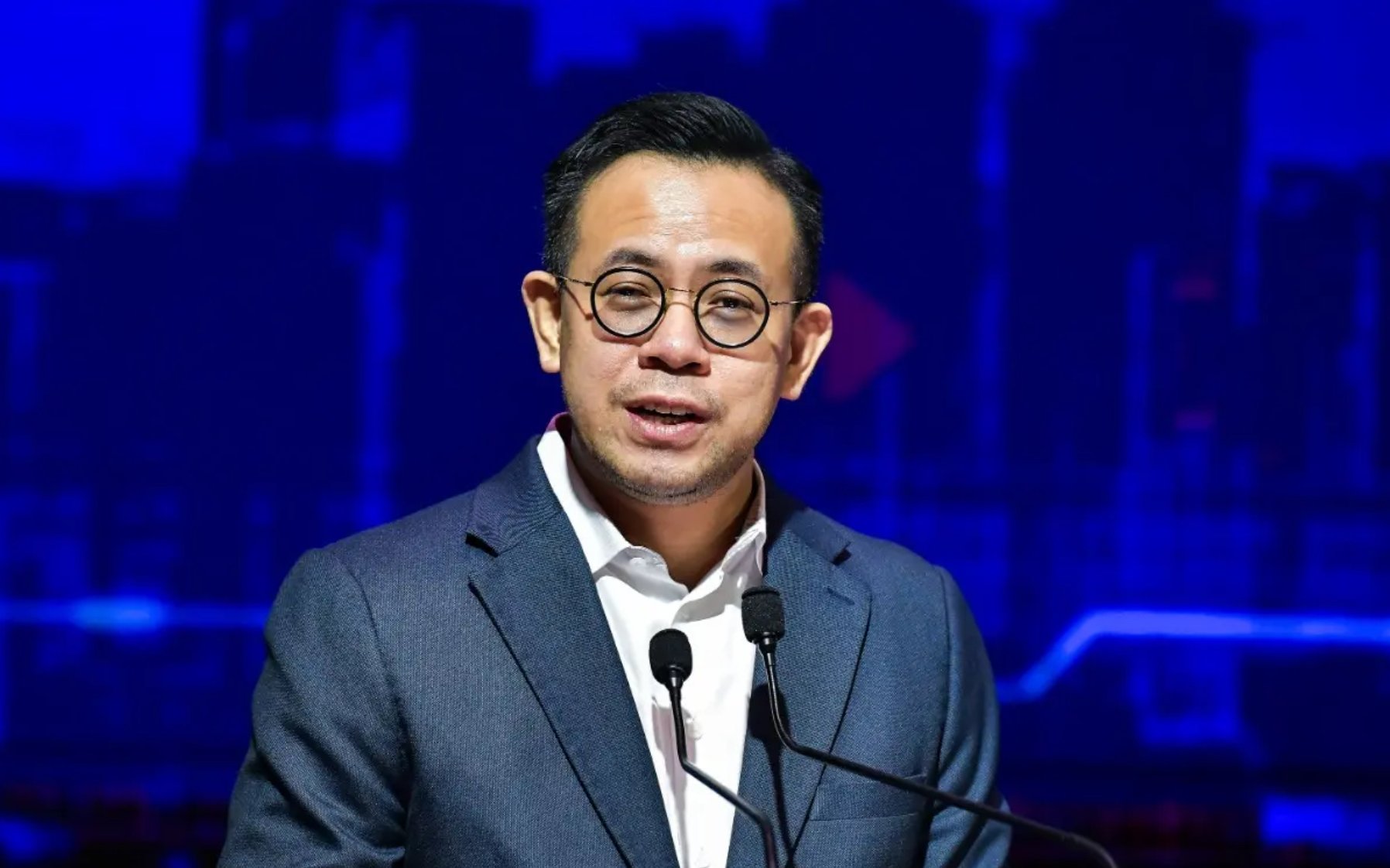 ஐக்கிய அரபு சிற்றரசின் மனித வள அமைச்சருடன் ஸ்டீவன் சிம் சந்திப்பு