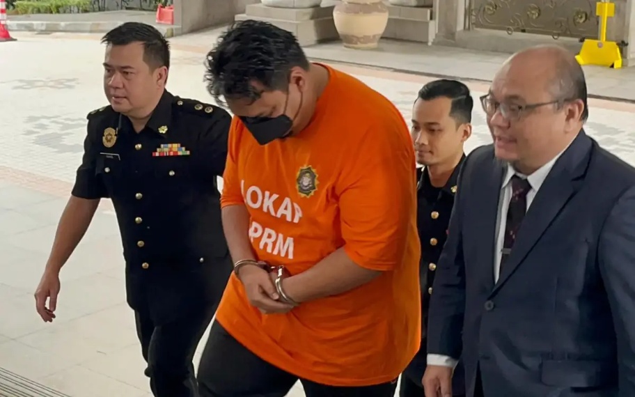 சட்ட விரோதப் பண மாற்றம் : என்ஜிஓ தலைவர் கைது