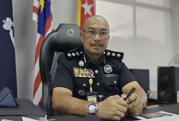 சந்தேகப் பேர்வழி, மாணவியின் ஏடிஎம் கார்ட்டைப் பயன்படுத்தியுள்ளார்