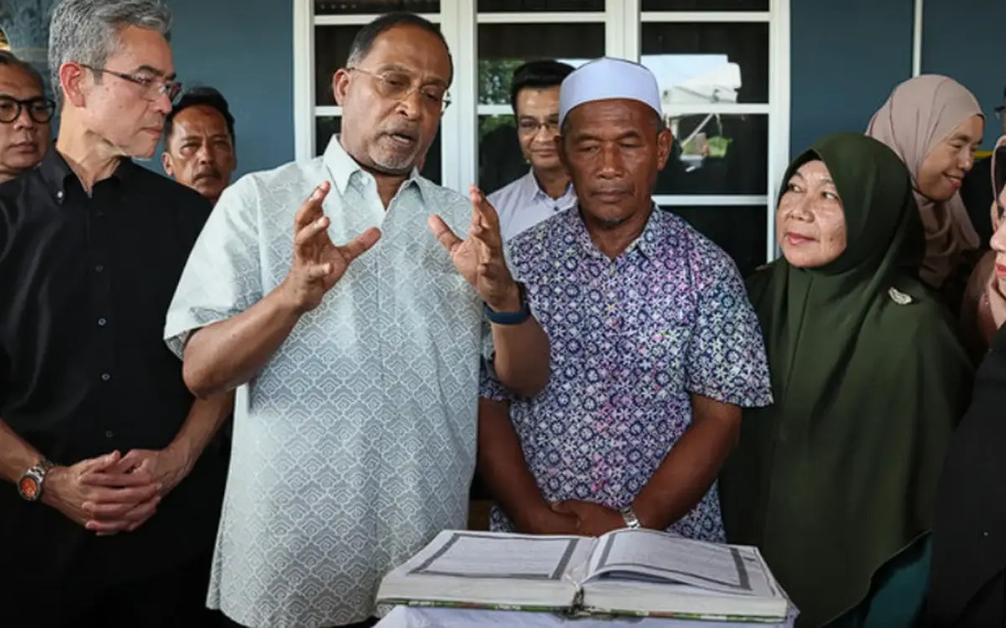 மாணவர்கள் சுயமாக வாடகைக்கு எடுத்துச் செல்லும் பேருந்து  பயணங்கள் கண்காணிக்கப்பட வேண்டும்