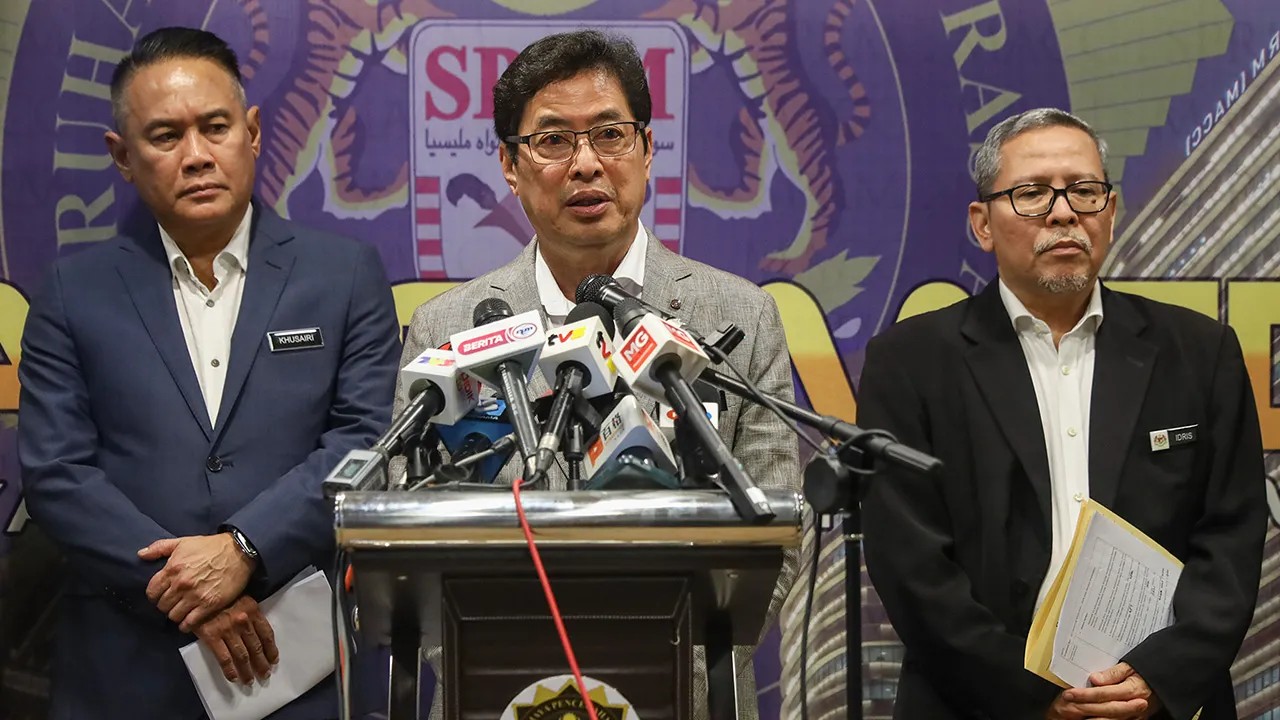 முன்னாள் பிரதமர் இஸ்மாயில் சப்ரியின் 17 கோடி ரிங்கிட் ரொக்கம், 16 கிலோ தங்கக் கட்டிகள் பறிக்கப்படுகின்றன