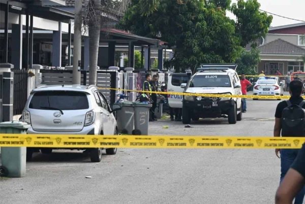 ஆசிரியையும், மகனும் கொலை செய்யப்பட்டுக் கிடந்தனர்