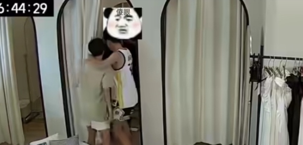 பெண்ணுக்கு இடையூறு விளைவித்த இருவரை போலீஸ் தேடுகிறது