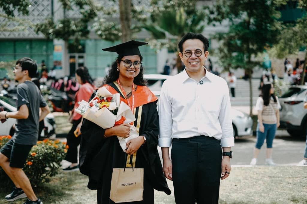 மனித வள அமைச்சர்களில் ஸ்டீவன் சிம் வித்தியாசமானவர்