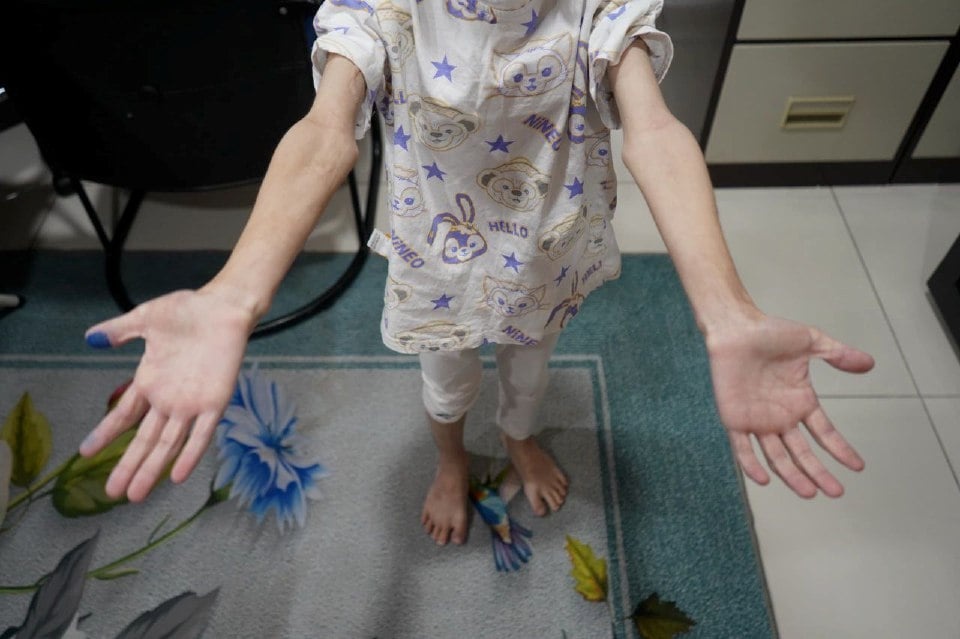 மகளைச் சித்ரவதை செய்து வந்த பெற்றோர் கைது