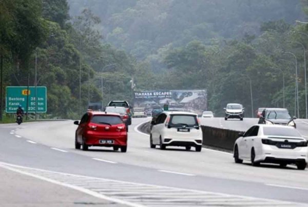 பிரதான நெடுஞ்சாலைகளில் போக்குவரத்து சுமூகமாக உள்ளது