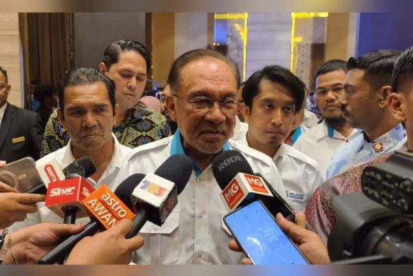 துன் மகாதீரின் பயணச் செலவை அரசாங்கம் ஏற்றது