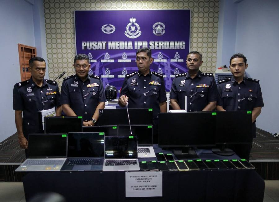 போலி பங்கு முதலீட்டு மோசடிக் கும்பல் முறியடிப்பு: பத்து பேர் கைது