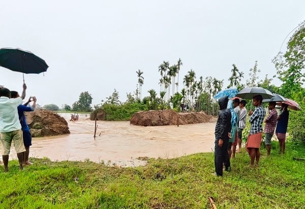 வரலாறு காணாத மழையில் 4 லட்சம் பேர் சிக்கித் தவிப்பு: வெள்ளக் காடானது அசாம்
