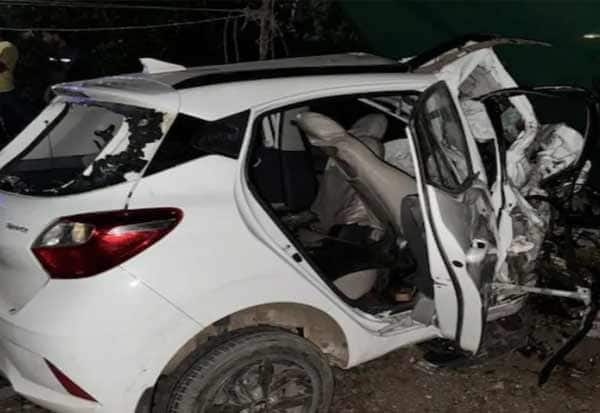 வீட்டுக்குள் கார் புகுந்ததில் ஒரே குடும்பத்தை சேர்ந்தவர்கள் உள்பட அறுவர் பலி