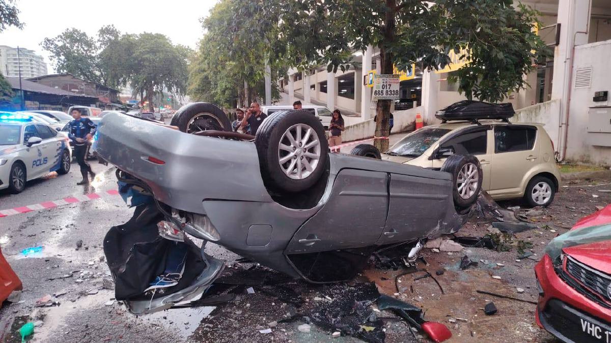 மூன்றாவது மாடியிலிருந்து கார் விழுந்தது: கார் கழுவும் பணியாளர் படுகாயம்