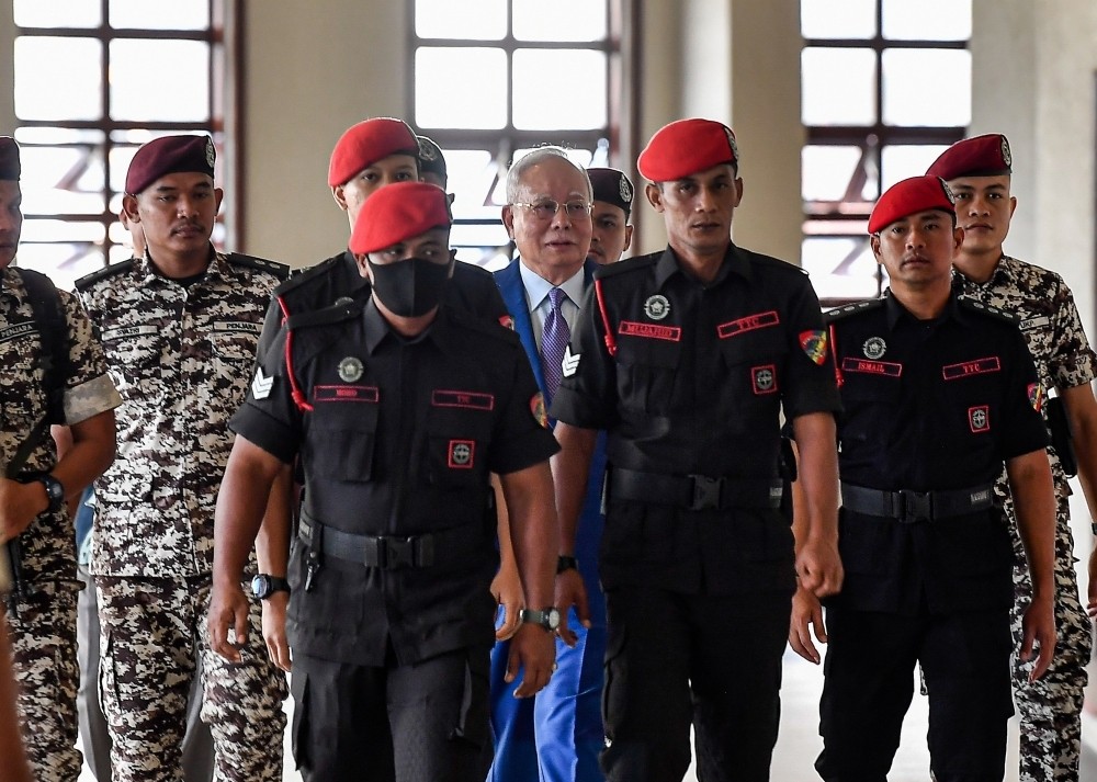 குற்றச்சாட்டைக் கைவிடக் கோரி நஜீப் விண்ணப்பம்: நிராகரிப்பு