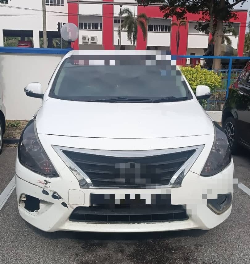 ஒரே குடும்பத்தைச் சேர்ந்த மூவரைப் போலீசார் 15 கிலோ மீட்டர் தூரம் வரை விரட்டிச் சென்றது