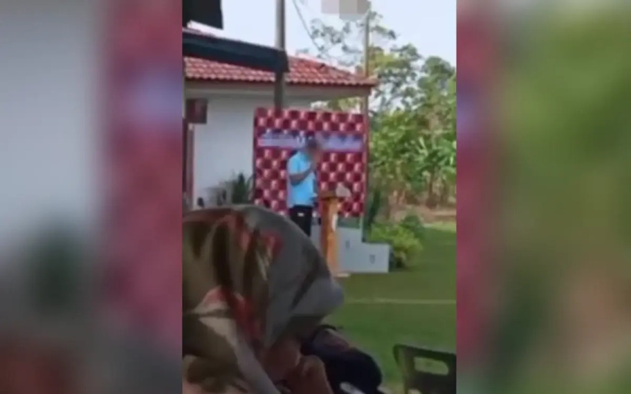 பள்ளி விளையாட்டுப் போட்டியைப் பாகிஸ்தான் நாட்டவர் தொடக்கி வைப்பதா?