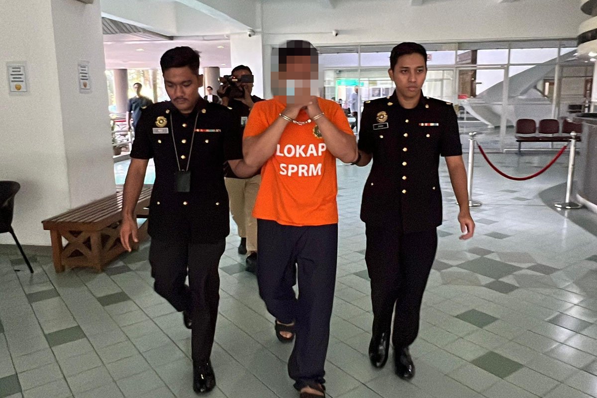 பணம் முறைகேடு: என்ஜிஓ தலைவர் கைது