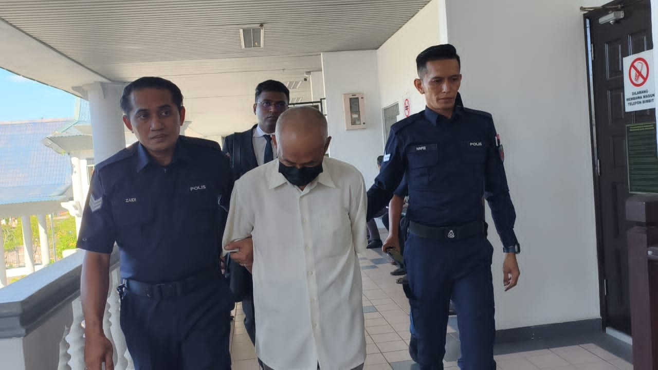 14 வயது பெண்ணை மானபங்கம் செய்ததாக முதியவர் மீது குற்றச்சாட்டு