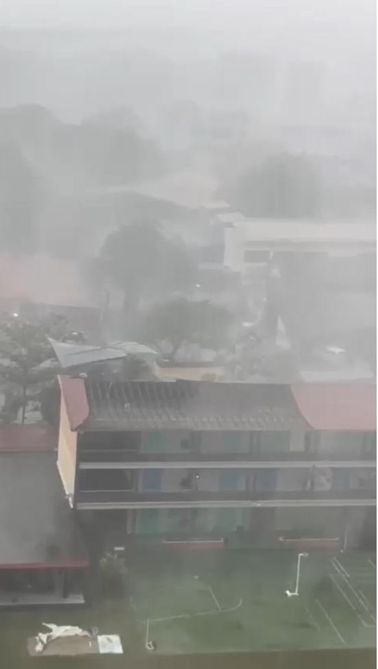 கோலாலம்பூர் மாநகரில் பலத்த இடியுடன் கூடிய கனத்த மழை