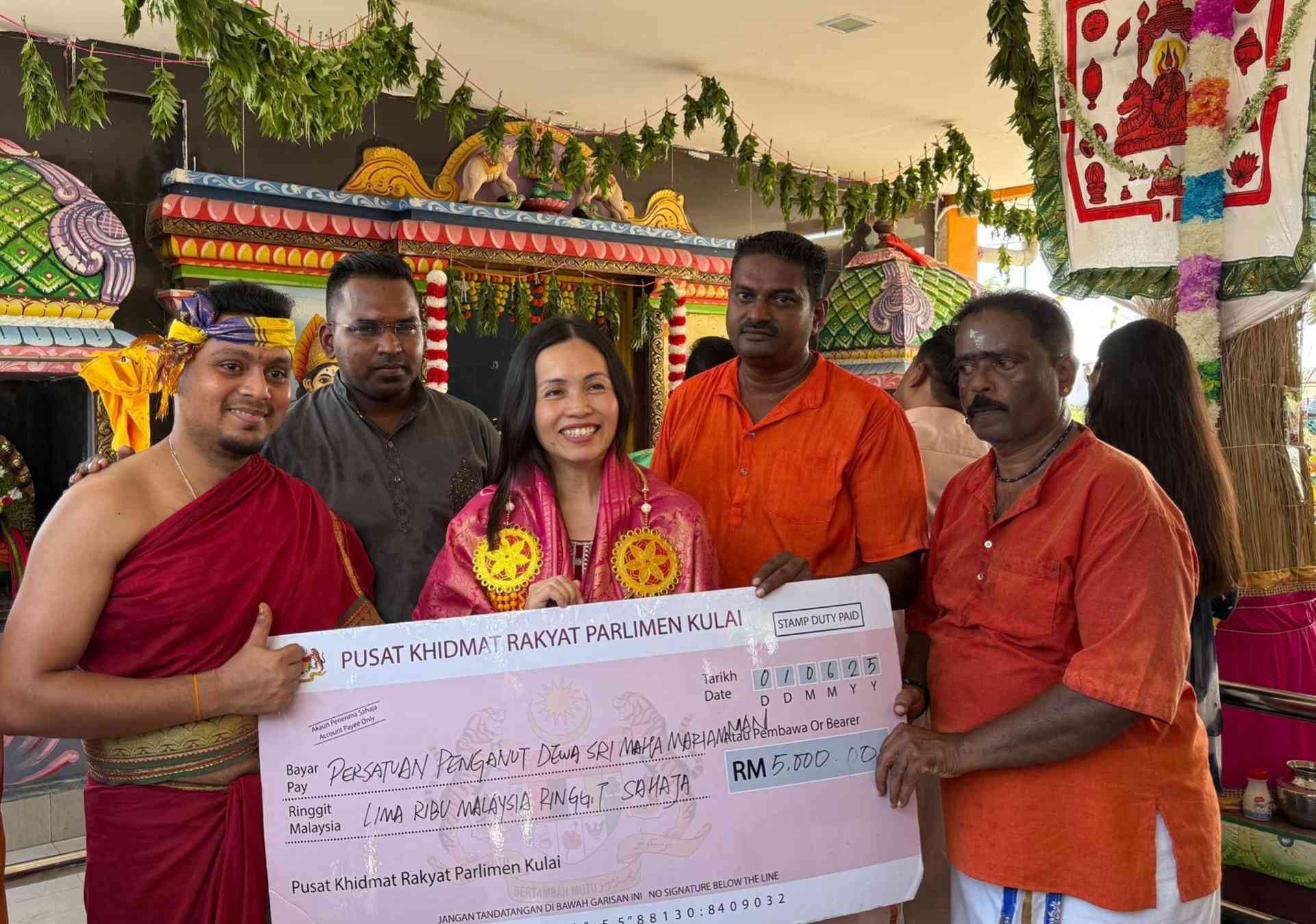 செடனாக் தோட்ட ஆலயத்திற்கு தியோ நீ சிங் நிதி உதவி