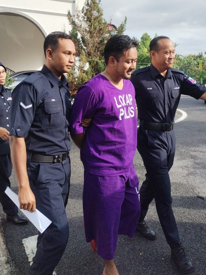 மனைவியைக் கத்தியால் குத்திக் கொலை செய்ததாக ஆடவர் மீது குற்றச்சாட்டு