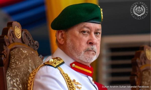 சேவை செய்தவர்களுக்கு மட்டுமே பட்டமும் பதக்கமும்