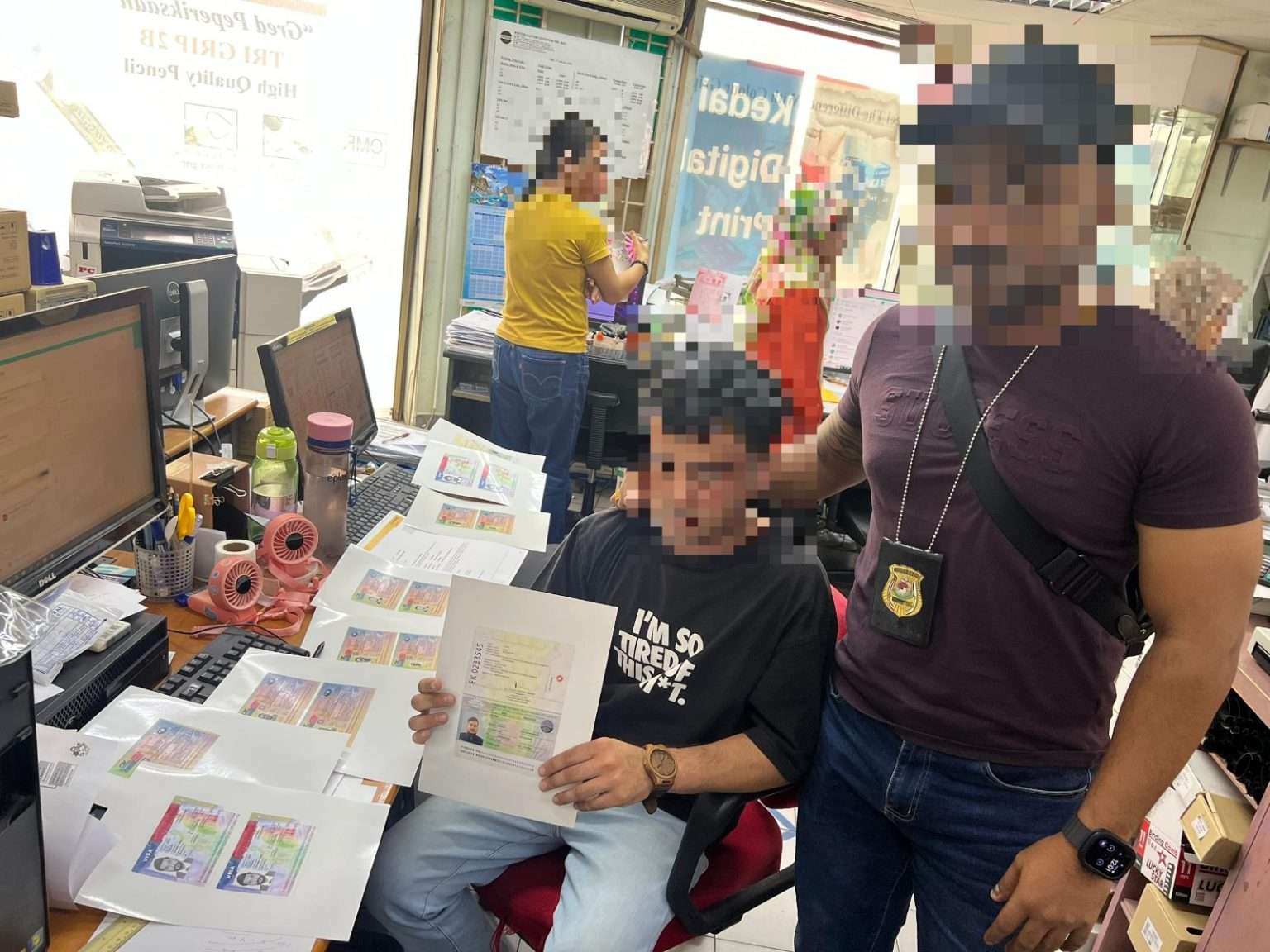 குடிநுழைவு ஆவணங்களைப் போலியாகத் தயாரித்த இரு கும்பல்கள் முறியடிப்பு