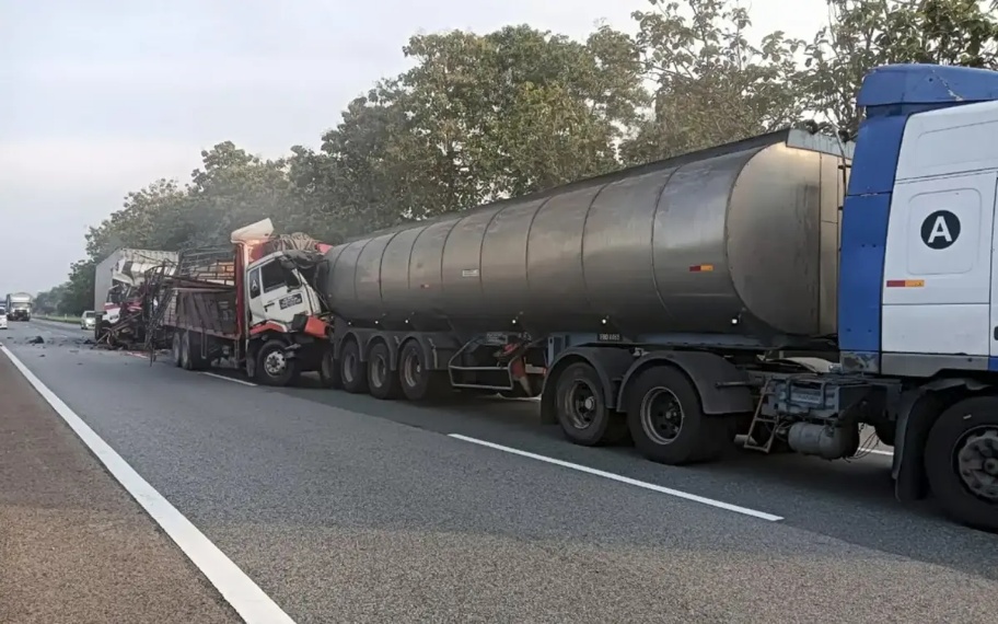 விபத்தில் லோரி ஓட்டுநரும், உதவியாளரும் உயிரிழந்தனர்