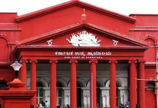 நெரிசலில் 11 பேர் பலி: வழக்கைத் தள்ளுபடி செய்யக் கோரி உயர் நீதிமன்றத்தில் மனு