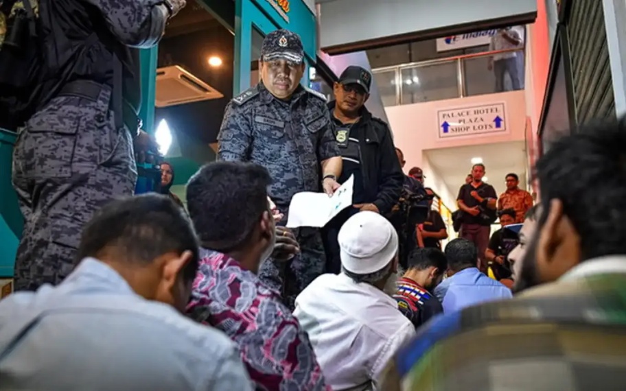 மஸ்ஜித் இந்தியாவில் திடீர் சோதனை, நூற்றுக்கும் மேற்பட்டோர் கைது