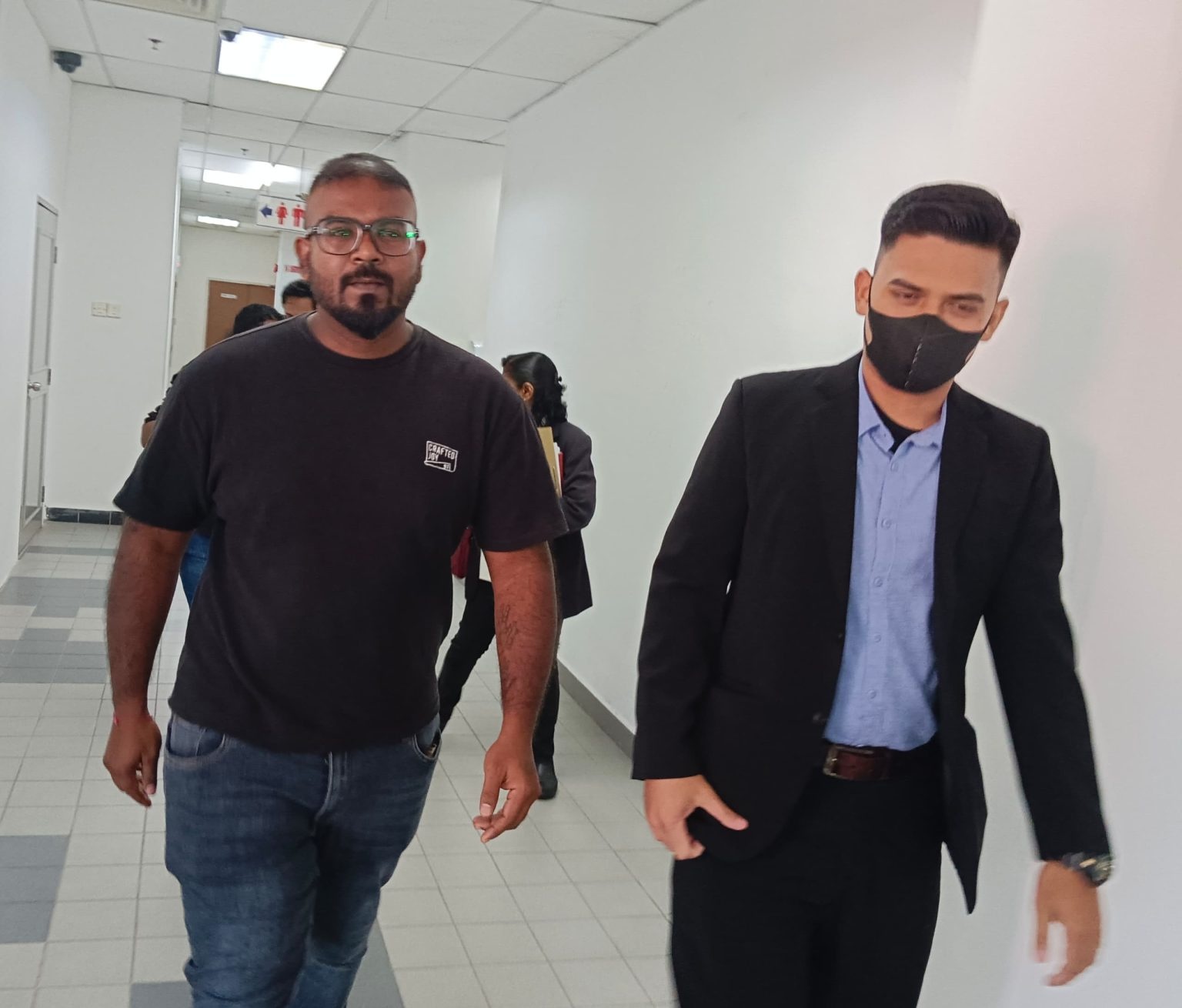 தோட்டக் குத்தகையாளர் குற்றச்சாட்டு