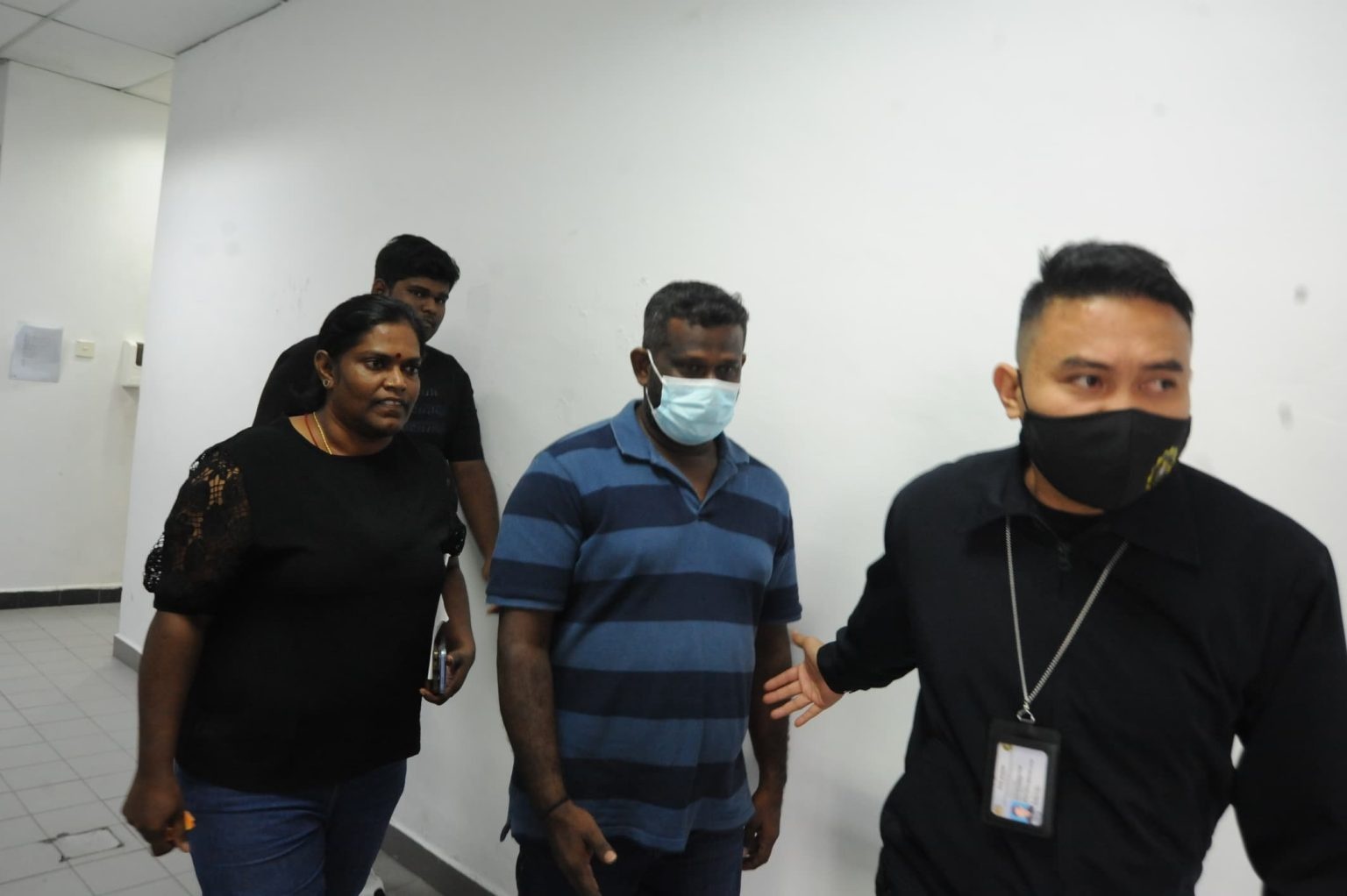 போலீஸ்காரருக்கு 100 ரிங்கிட் லஞ்சம்: லோரிஓட்டுநர் மீது குற்றச்சாட்டு