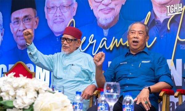 பெரிக்காதான் நேஷனல் தலைமைப் பொறுப்பில் முஹிடின்: பாஸ் ஆதரவுடன் தொடர்கிறார்!