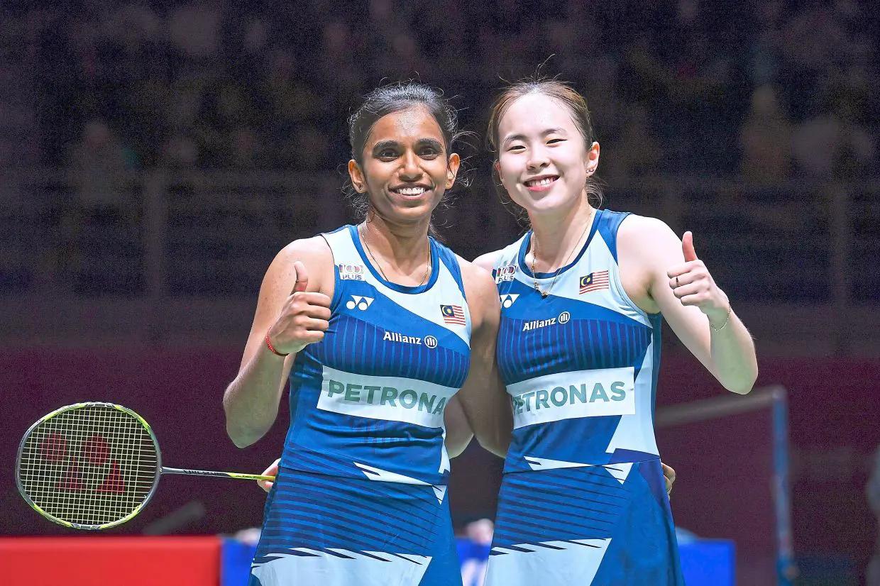 பெர்லி டானும்-எம். தீனாவும் அரையிறுதிக்கு முன்னேறினர்