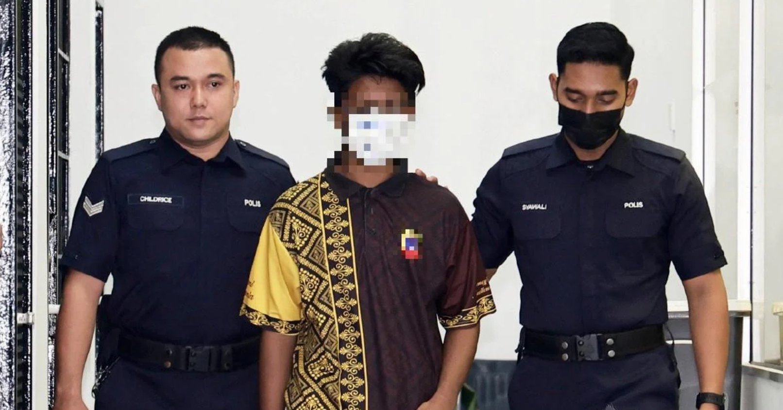 ஆசிரியரைத் தாக்கியதாகக் குற்றத்தை ஒப்பினான் மாணவன்