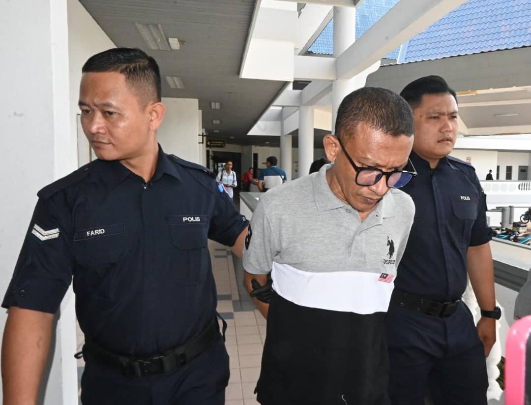 போதைப்பொருளை உட்கொண்டதாகப் பல்கலைக்கழக விரிவுரையாளர் மீது குற்றச்சாட்டு