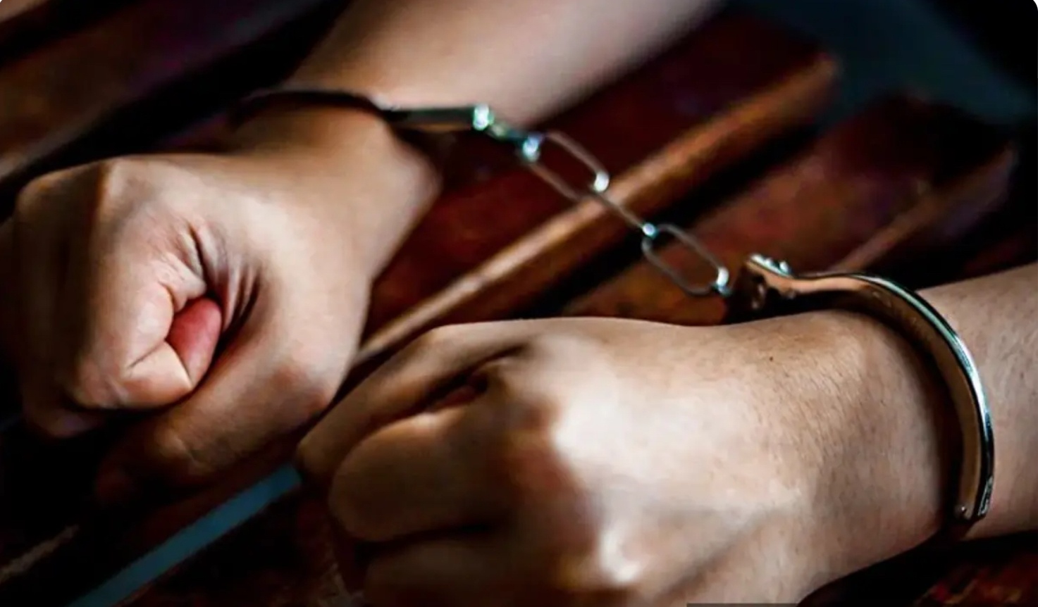 ஆபாசப் படங்கள் விற்பனை: கணவன், மனைவி கைது