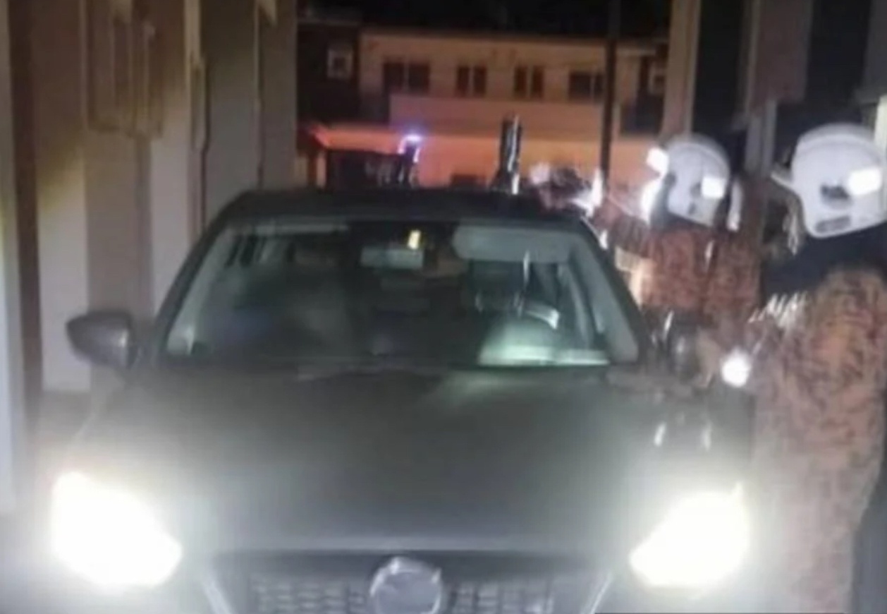 காருக்குள் ஆடவர் இறந்து கிடந்தார்