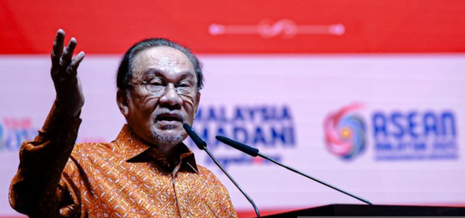 துன் மகாதீர் நாட்டிற்குத் துரோகம் இழைத்துள்ளார் - பிரதமர் அன்வார்