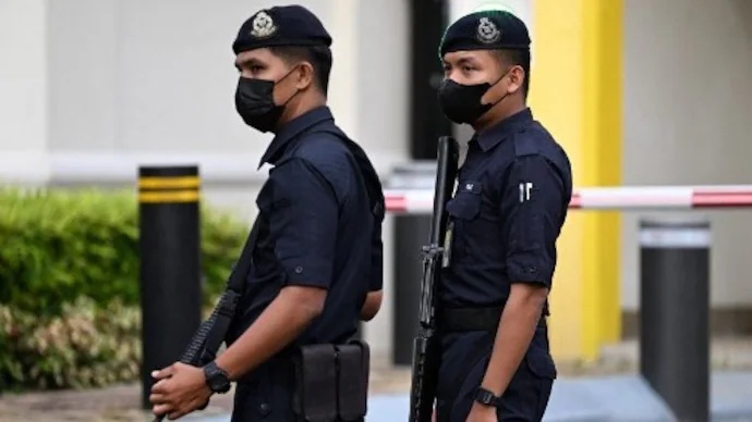 பூசாரி தப்பி விடாமல் இருப்பதற்கு விழிப்பு நிலையில் நாட்டின் பிரதான நுழைவாயில்கள்