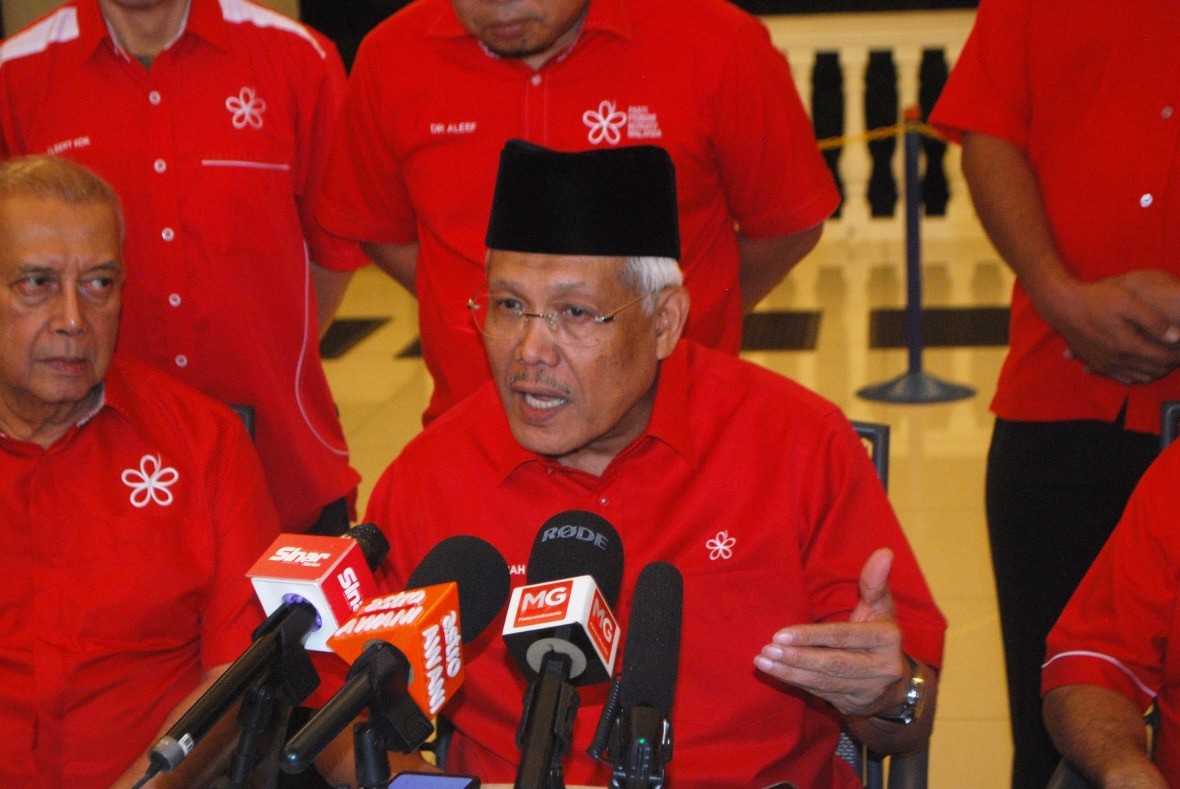 முன்னாள் தலைமை நீதிபதியின் பதவிக் காலத்தை நீட்டிப்பதில் அரசாங்கம் முன்னுரிமை அளிக்காதது ஏன்