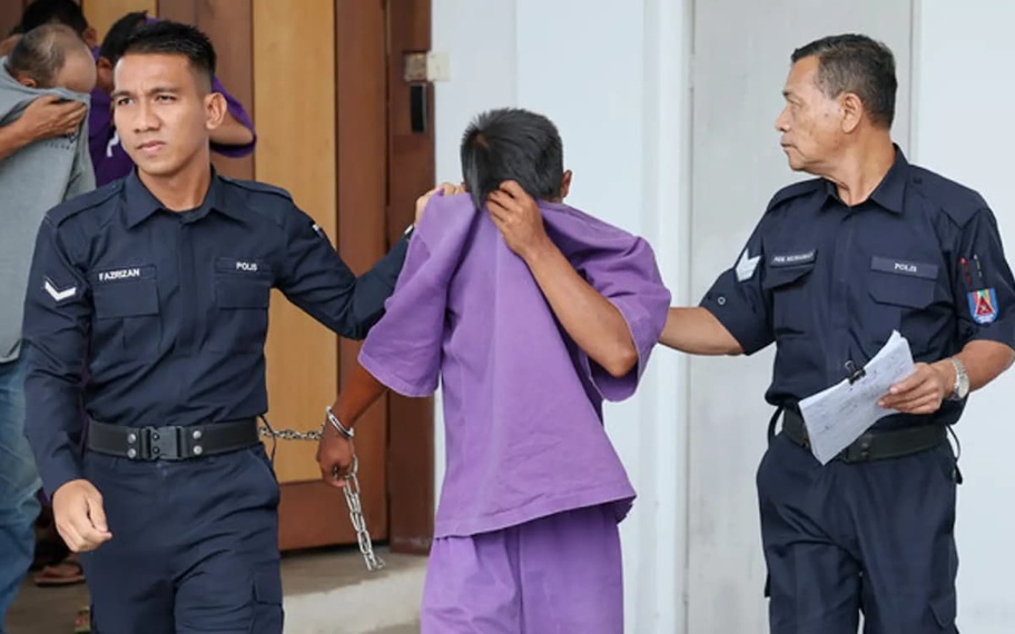 படகு கவிழ்ந்து மூவர் மரணம்: போதைப்பொருள் உட்கொண்ட குற்றத்தை ஒப்புக் கொண்டார் படகோட்டி