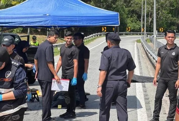 2 குற்றவாளிகளைப் போலீசார் சுட்டுக் கொன்றனர்