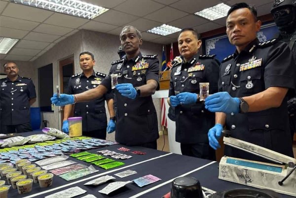 கராவோகே அறையில் போதைப்பொருள் கடத்தல் கும்பல் முறியடிப்பு